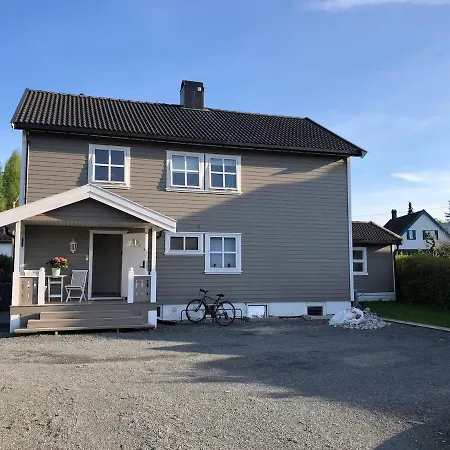 Apartman 2 Bedroom Basement For 1-6 People With Free Parking *