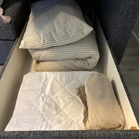 2 Bedroom Basement For 1-6 People With Free Parking *