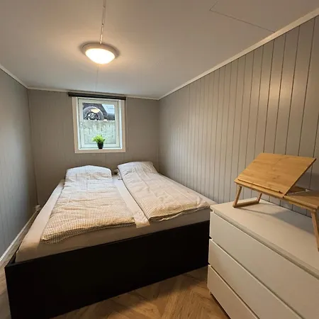 2 Bedroom Basement For 1-6 People With Free Parking Apartman Hønefoss